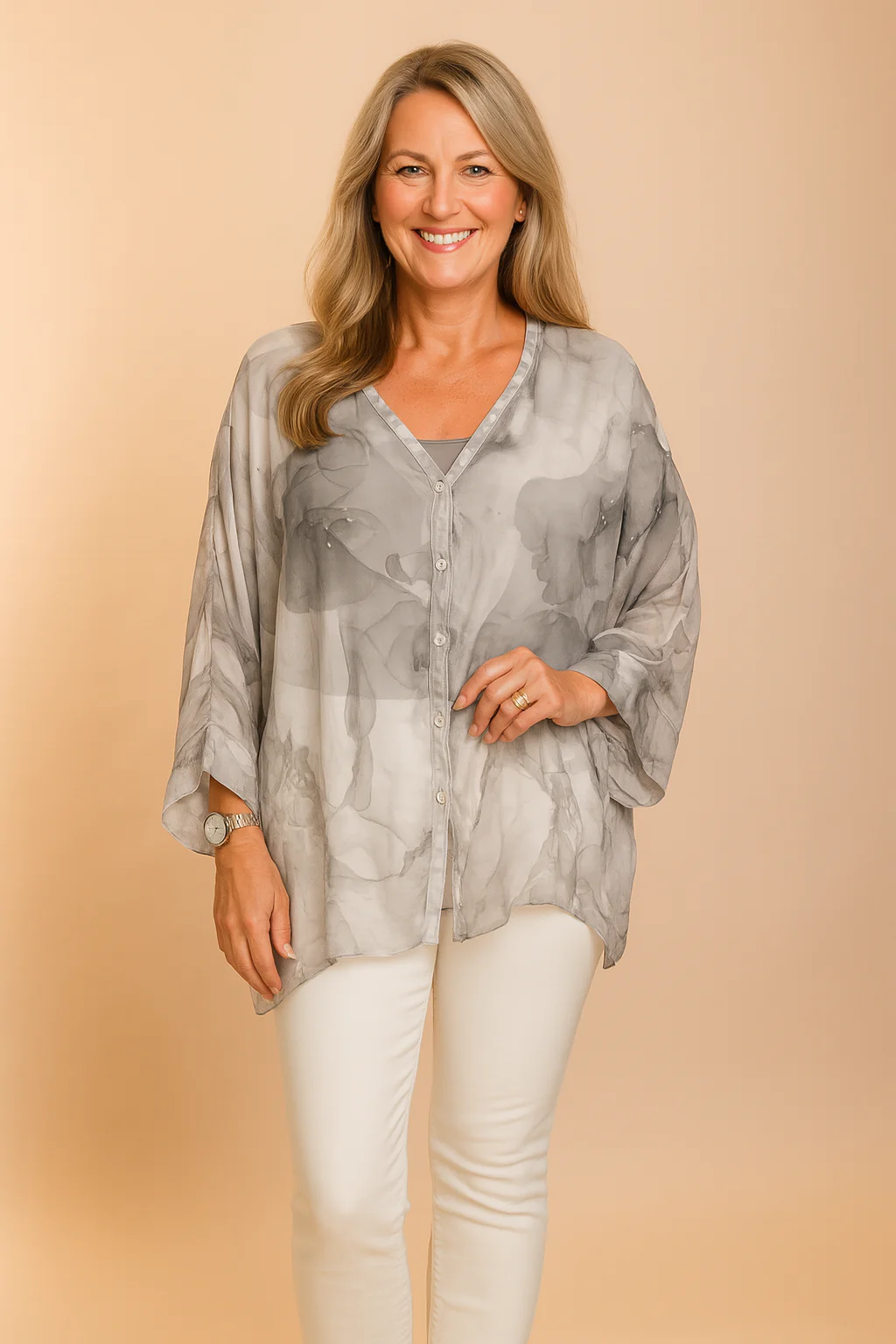 Aurora | Airy blouse with an artistic pattern
