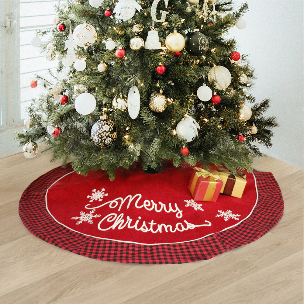 Black and red checkered Christmas tree skirt with border - Image 2