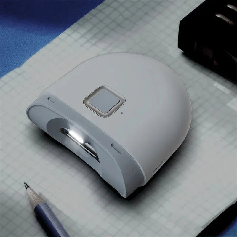 Innovative nail clipper with flashlight | Automatic and safe to use - Novclip - Image 4