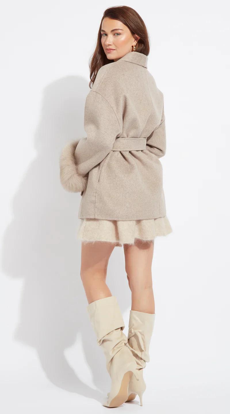 Women's Faux Fur Coat - Elegant Winter Warmth and Comfort - Image 3