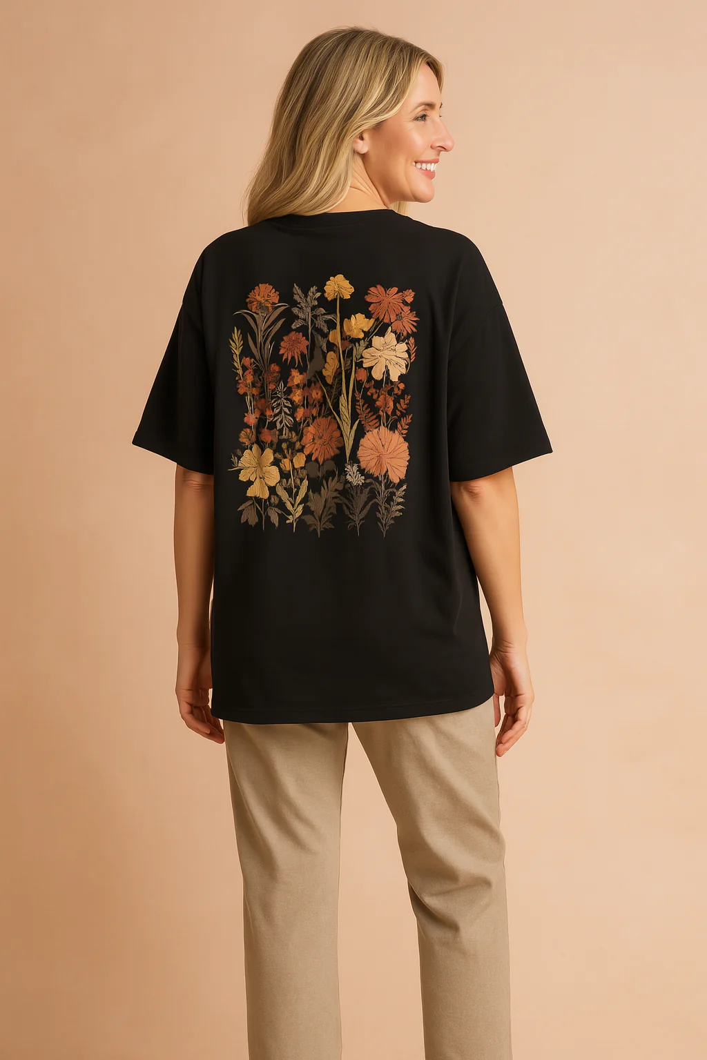 Oliwia | T-shirt with a floral pocket - Image 2