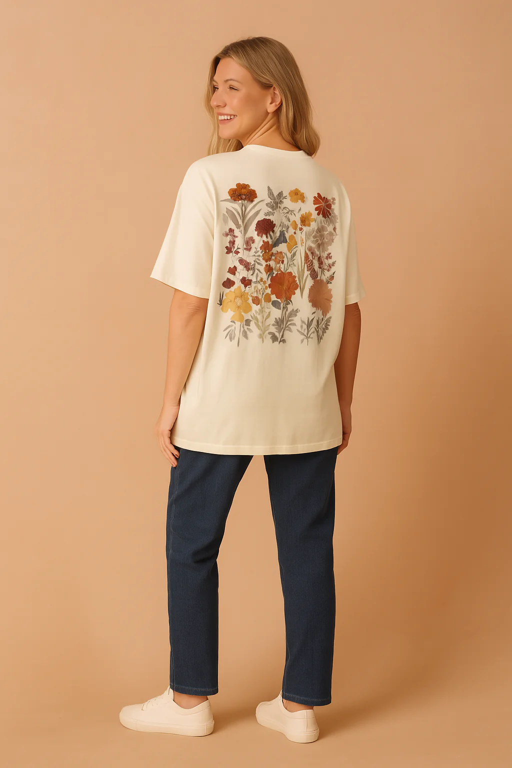 Oliwia | T-shirt with a floral pocket - Image 3